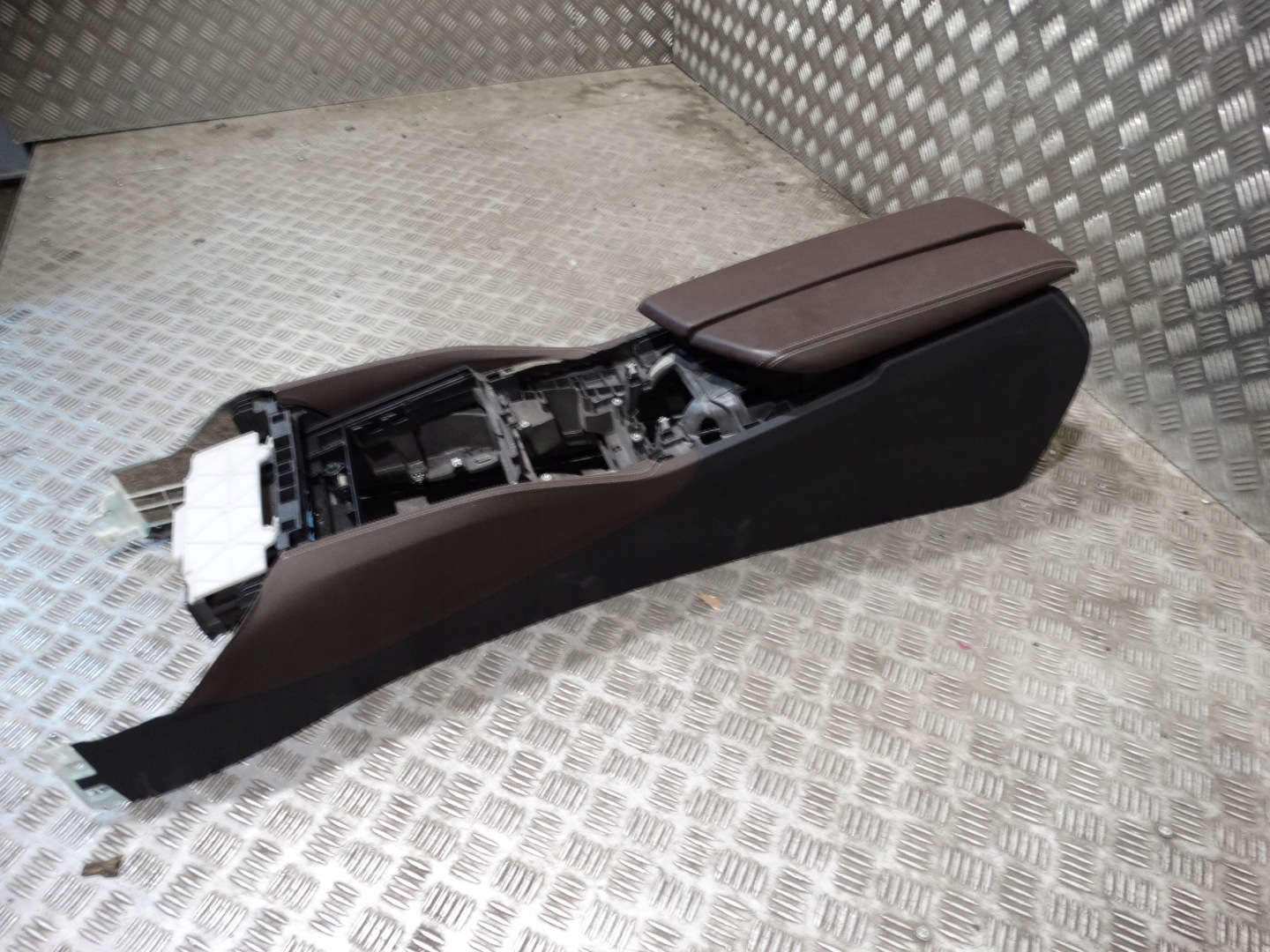 armrest TUNEL central BMW G30 G31 MOCCA 1