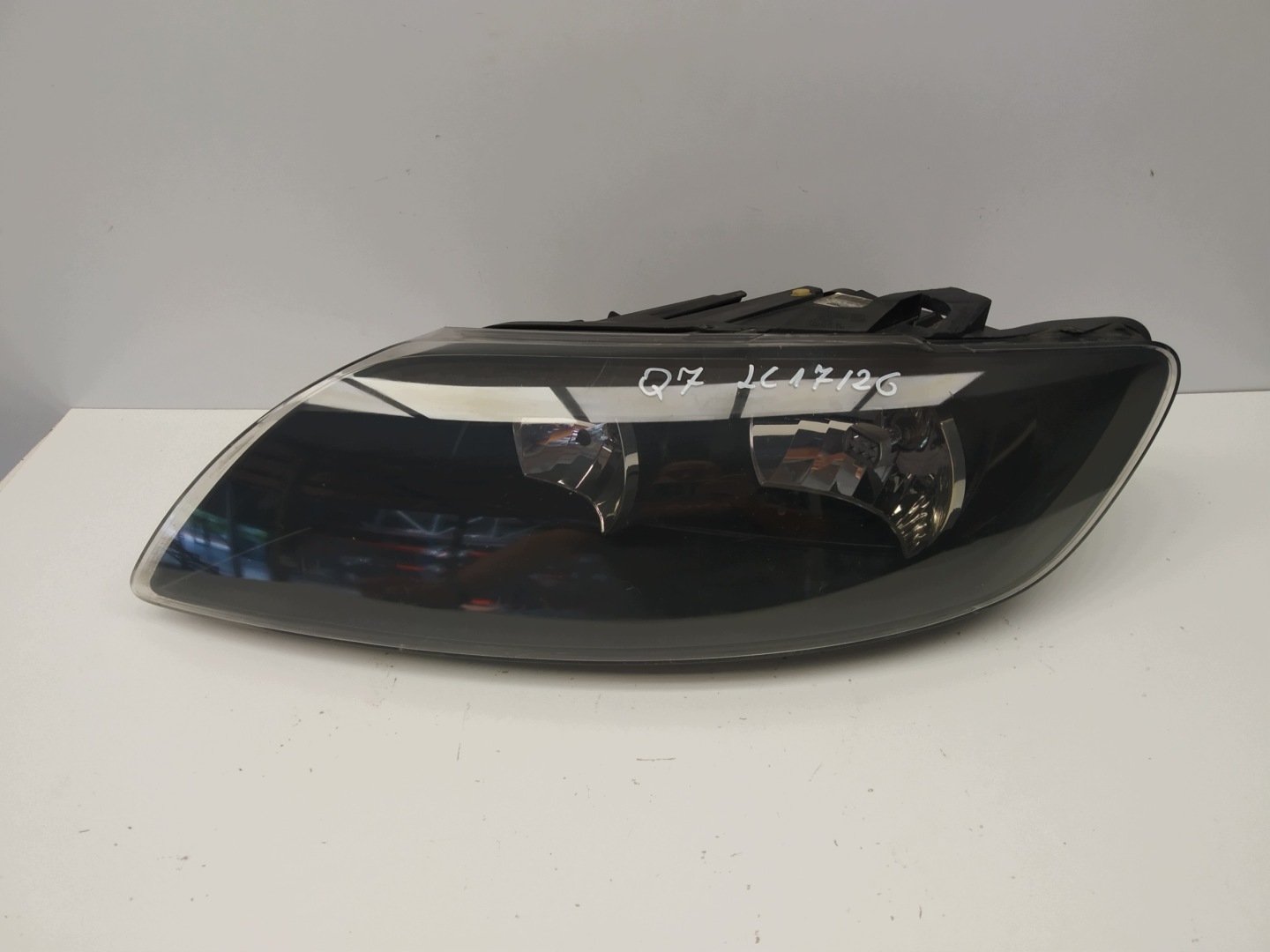 2005r- Audi Q7 reflektor light front left original 4L0941003 4L