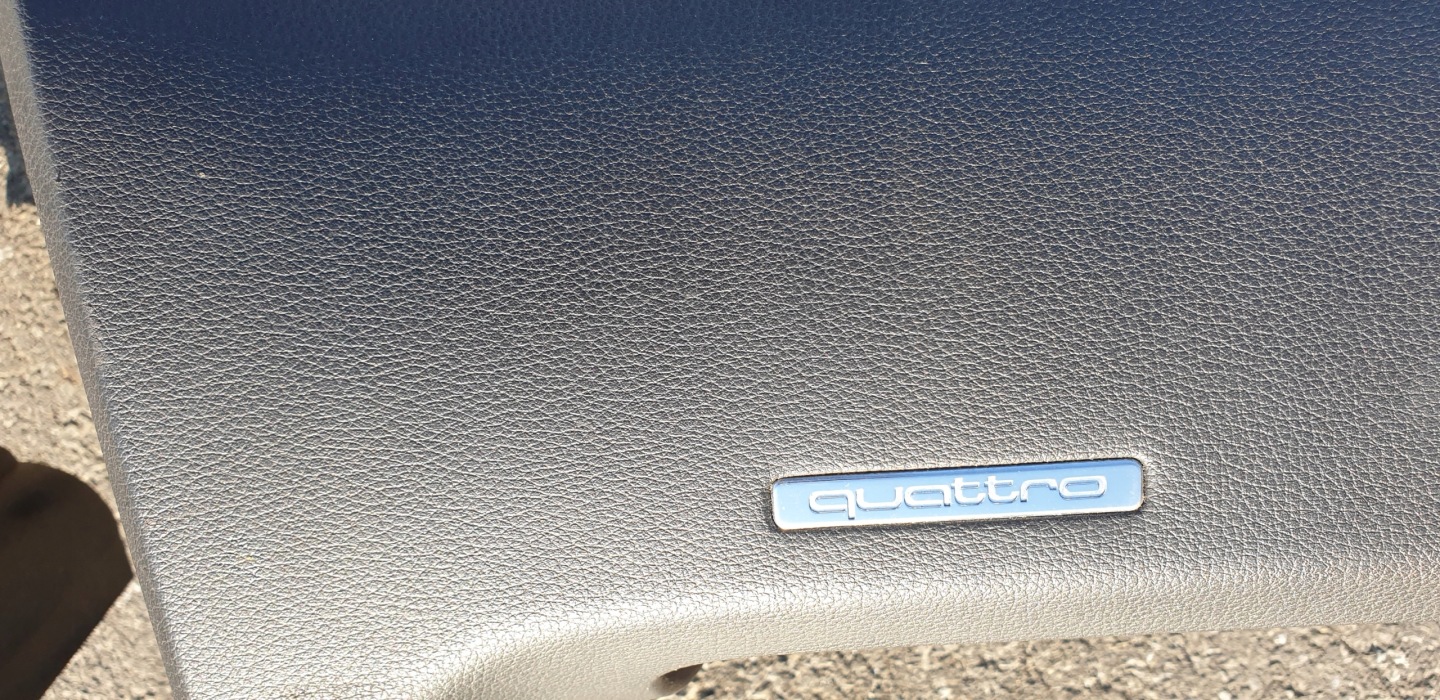 console dashboard cockpit speakers AUDI Q7 4L original
