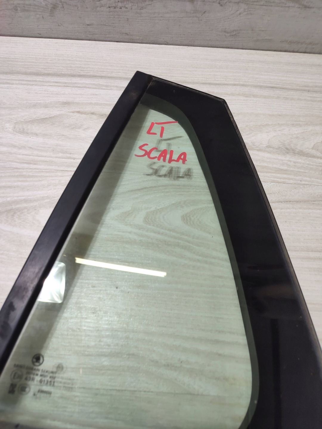 Skoda Scala 2020 rear part side left window door tylnych