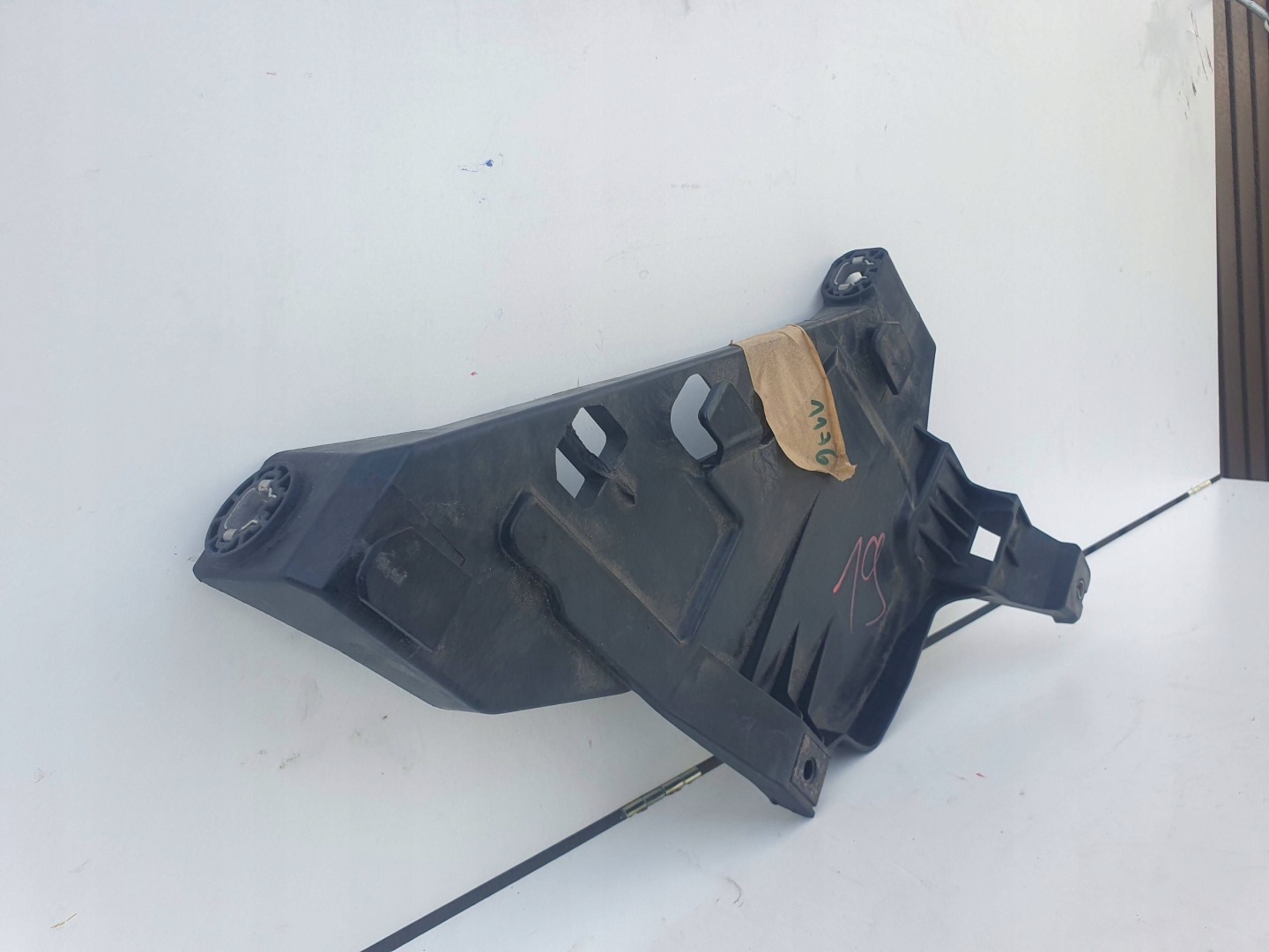 Audi Q5 SQ5 8R 3.0 TFSI bracket holder lights przedniej right front