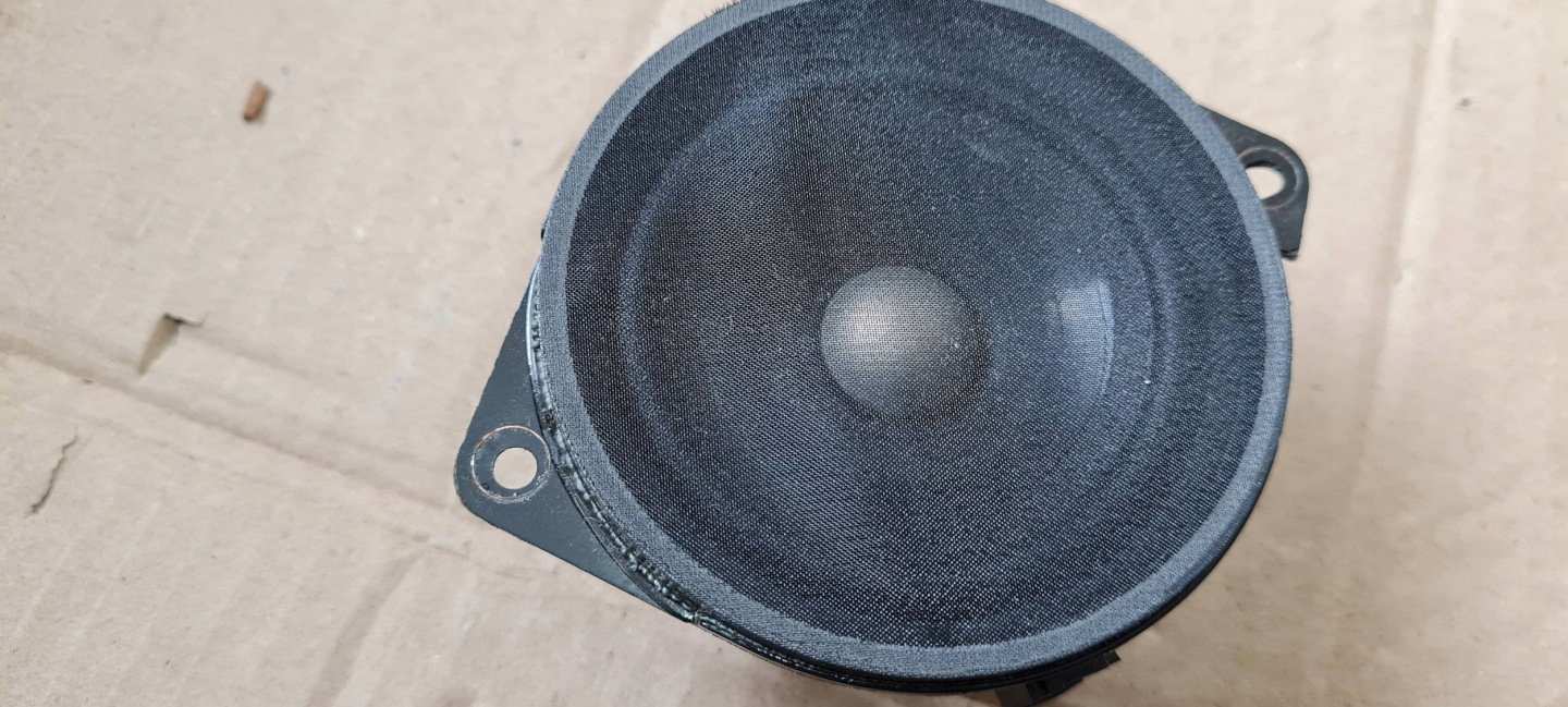 Jeep Grand Cherokee WL 2022 speaker CENTRALNY P68416998AA
