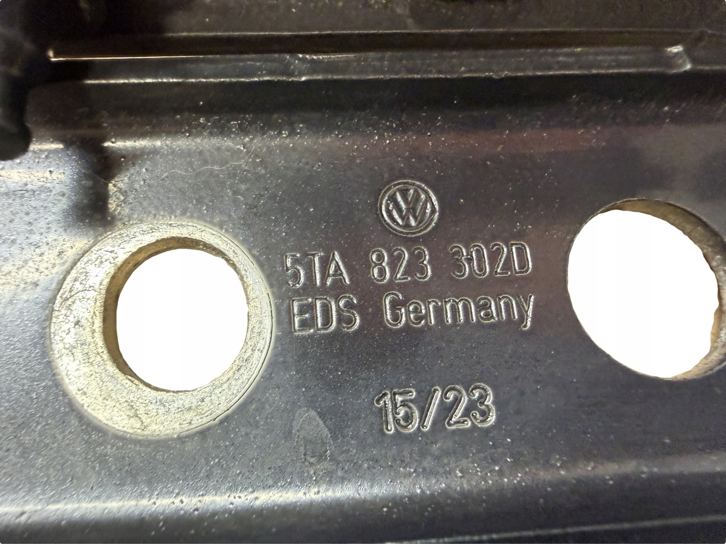 VW TOURAN 5TA Cerniere cofano 5TA823301D