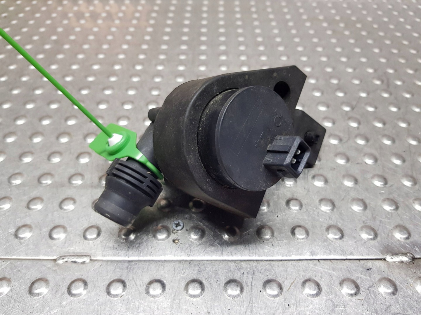 supplementary water pump 6922647 BMW E60 E61 E63 E64 2.0D