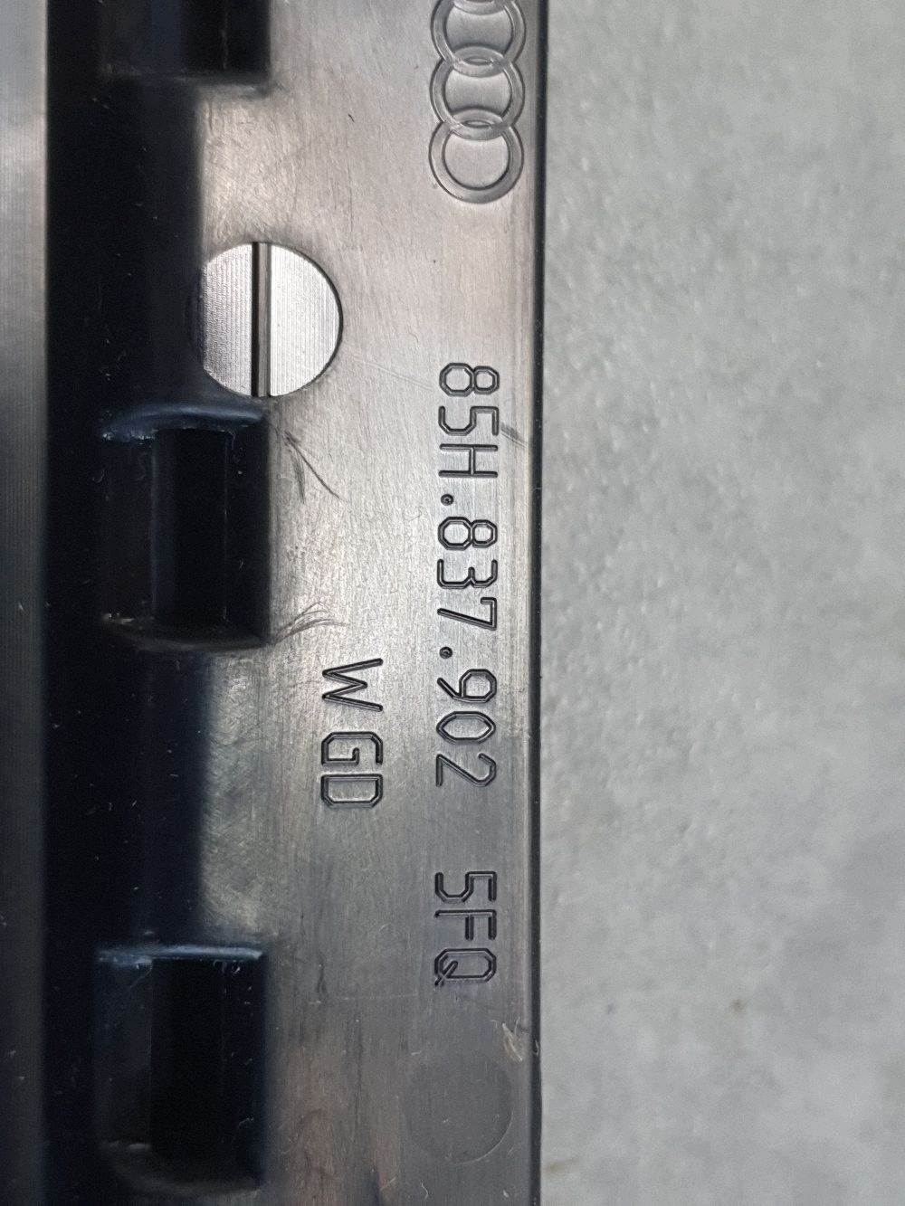 Audi Q6 e-tron moulding door front right front 85H837902