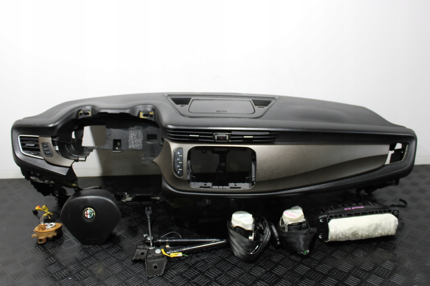 dashboard console airbag airbags GIULIETTA