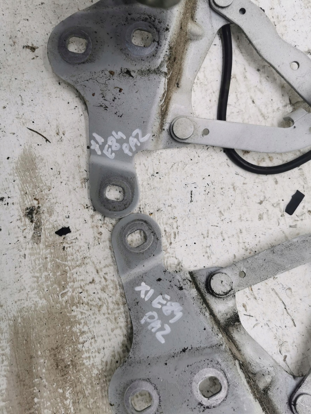 bonnet hinges right left BMW X1 E84 / LCI 09-15