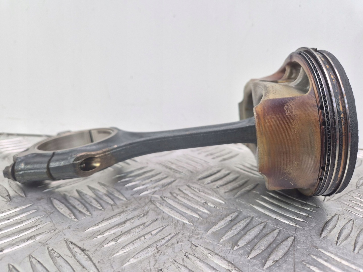 piston with connecting rod Mercedes E500 W212 5.5 V8 098106 M273
