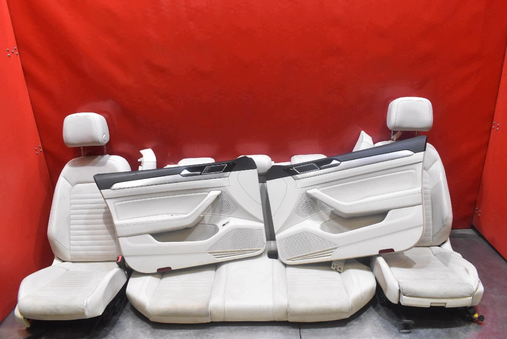 Sitz Sitze Seite Seiten KOMPLET Halbleder EU VW PASSAT B8 Sedan 14-22