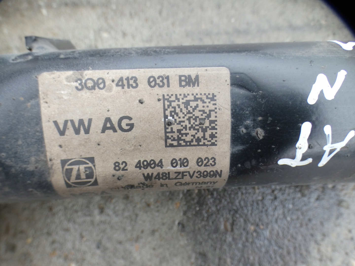 VW PASSAT B8 shock absorber front B 3Q0413031BM
