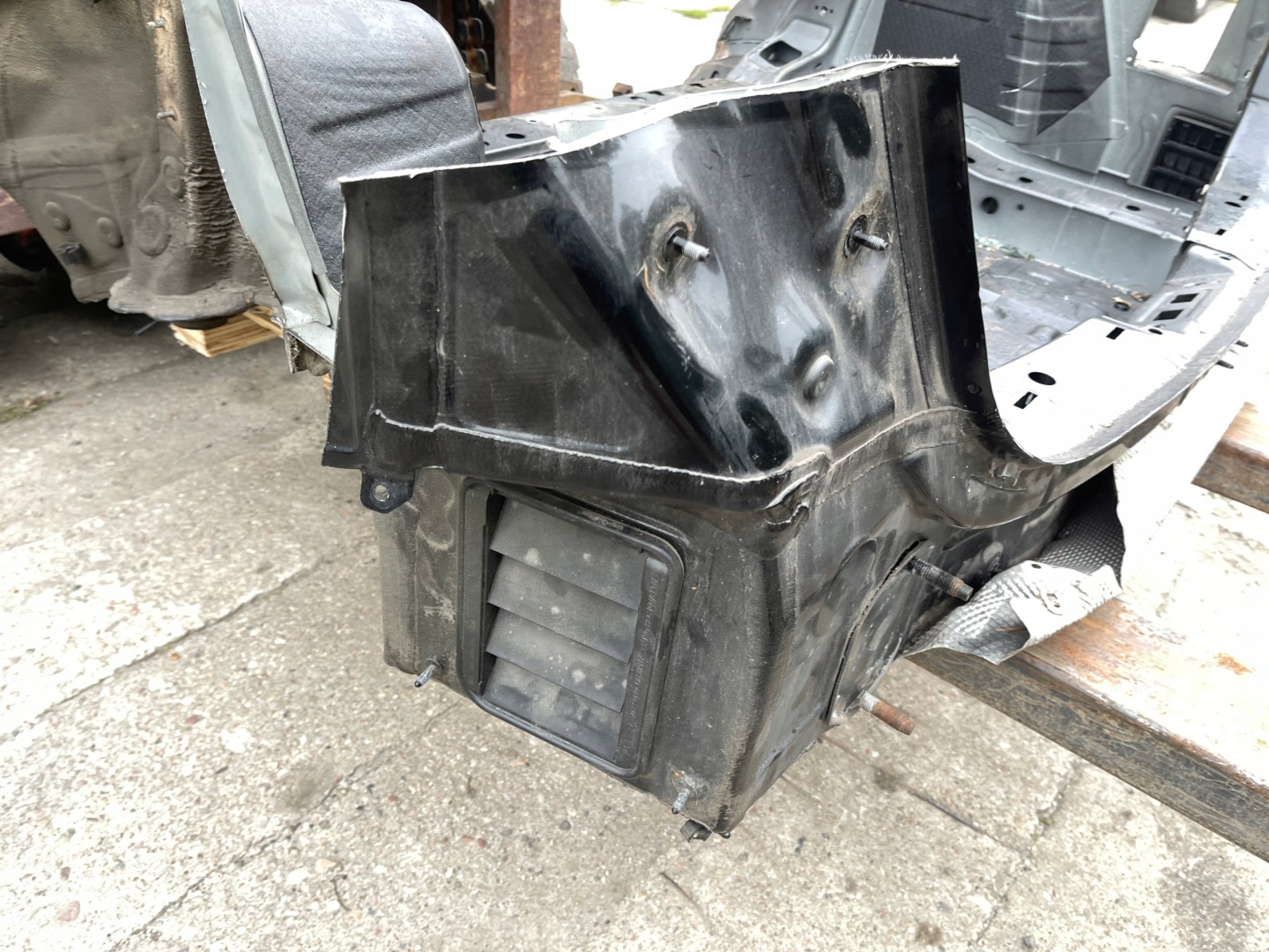 BMW F45 Active Tourer sump rear panel sump quarter 668
