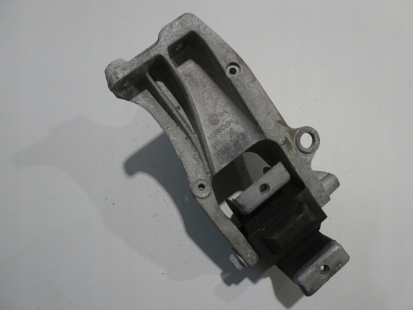 VW T6 2.0TDI holder engine mount 7E0199343B