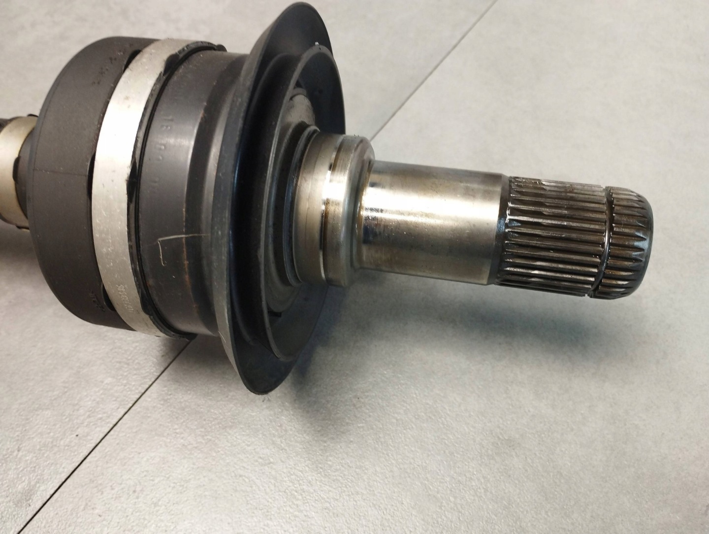 BMW 7 G11 750i semi-axis left rear part 8639453