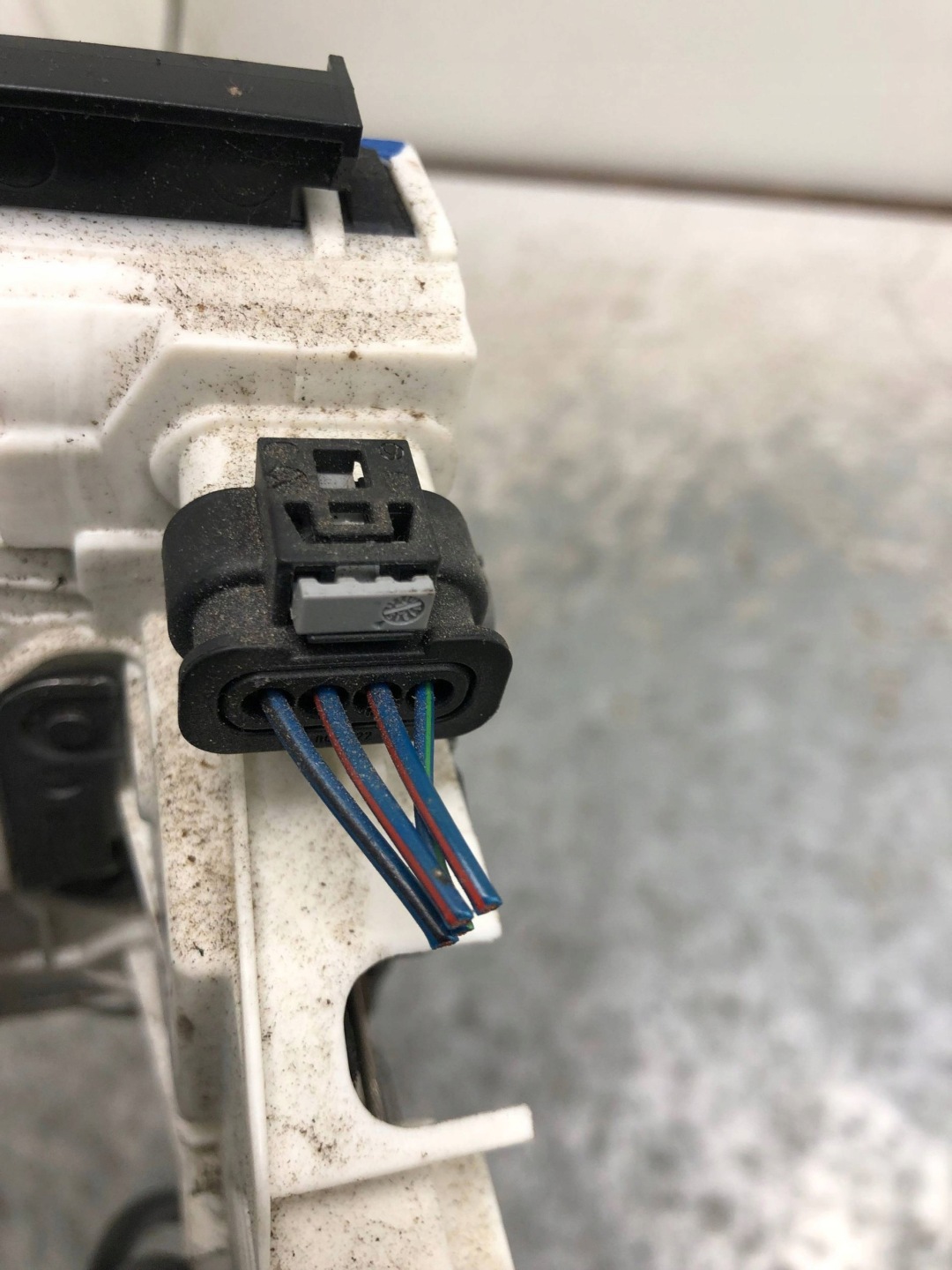 lock door right front MERCEDES SPRINTER W906 A9067201735