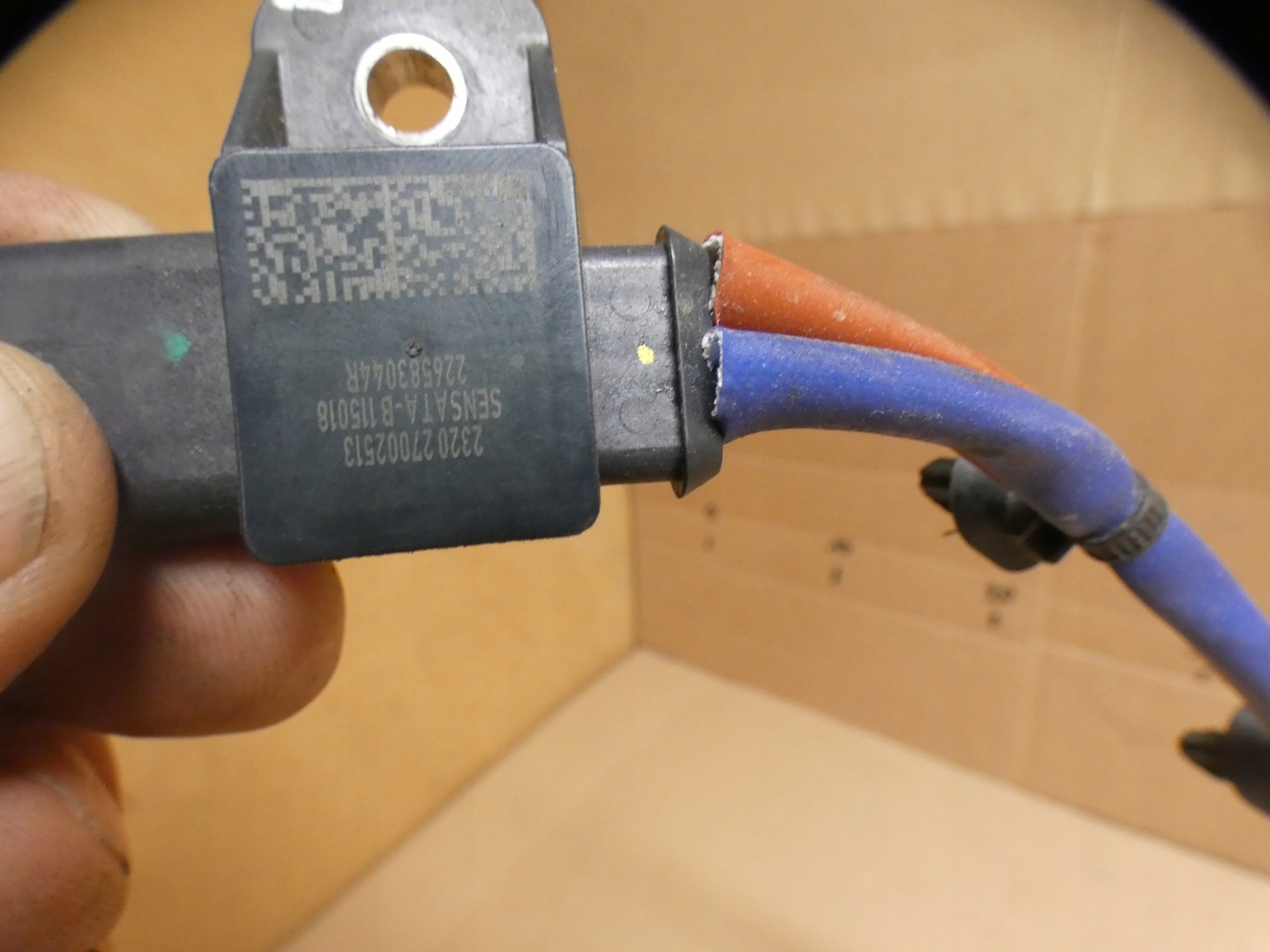 Sensor TEMPERATURY Gase RENAULT TRAFIC IV 2,0 DCI 226583044R