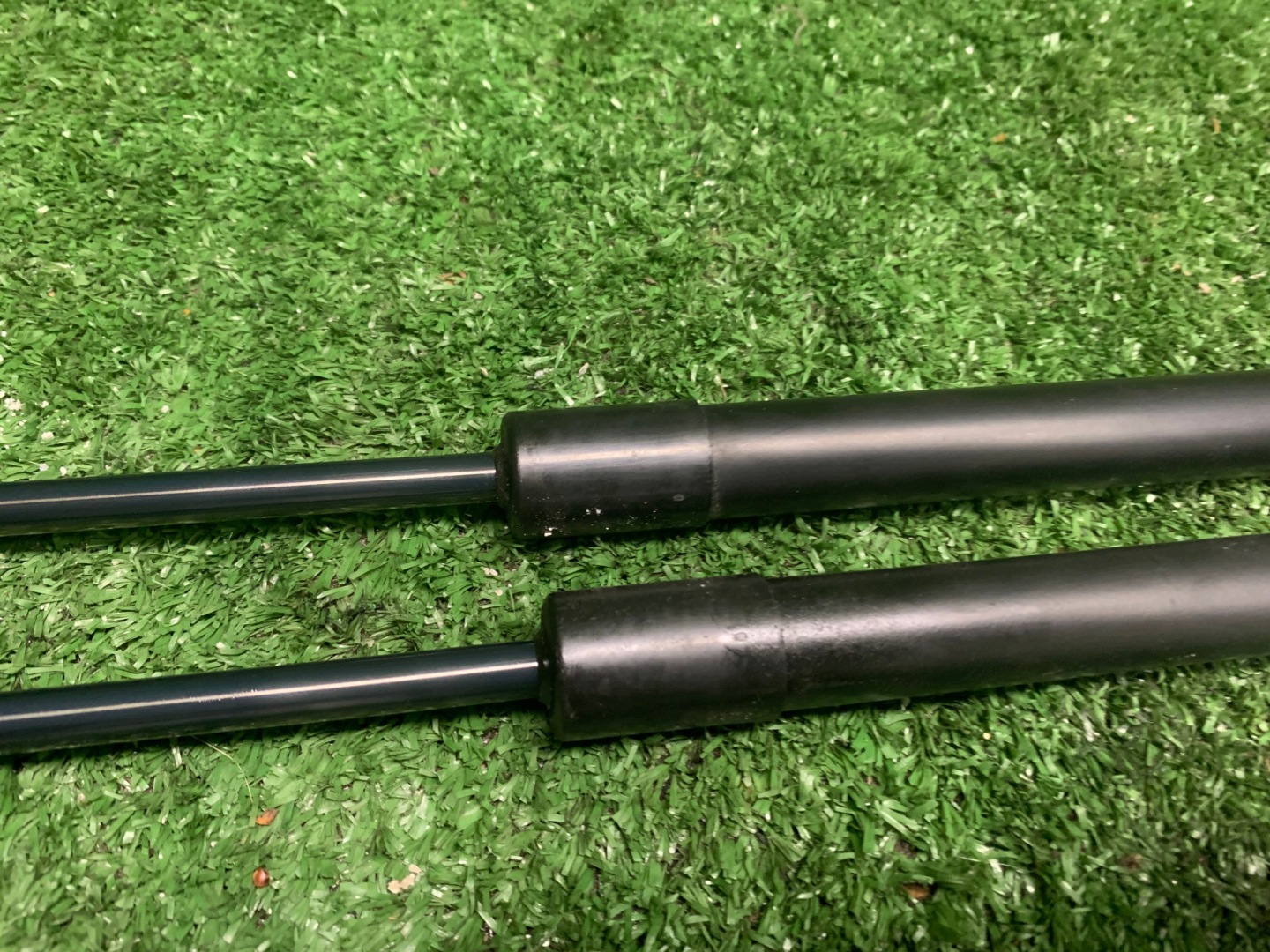 shock absorbers GAZOWE bonnets front CHRYSLER 300 C 871011120 KOMPLET