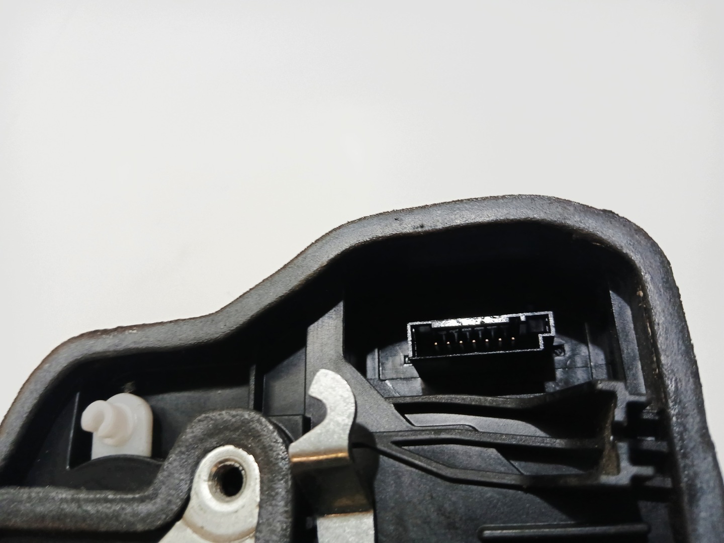 lock door left front BMW E60 E61 OE 7202143 (0000961) 7PIN