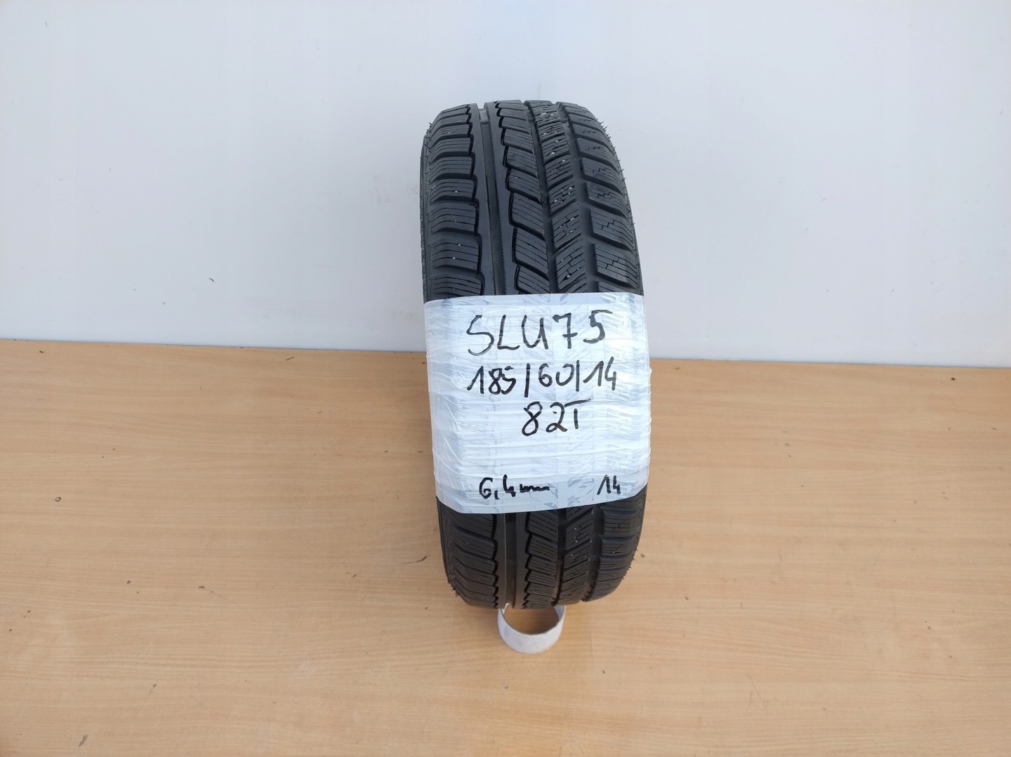 gumi ZIMOWA AVON 185 60 14 82T R14 6.4mm ICE
