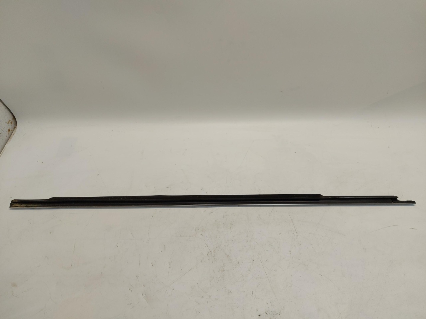 Mercedes EQC 400 W293 gasket windows front A2937209596