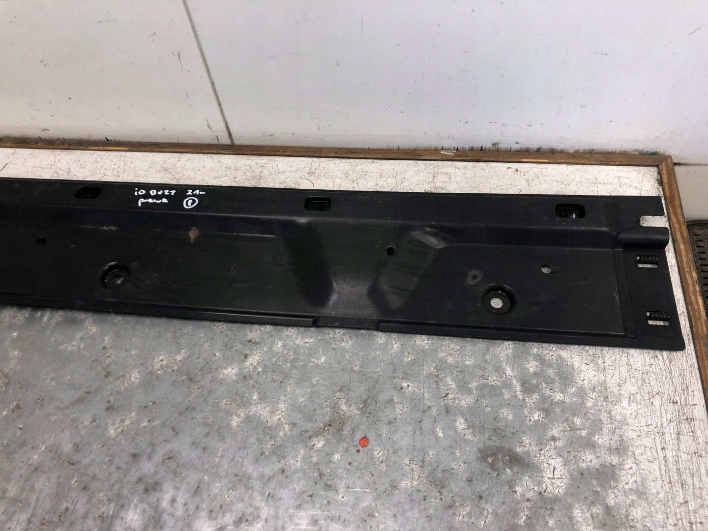 Blende Abdeckung Unterfahrschutz rechts VW ID BUZZ 1N3825530