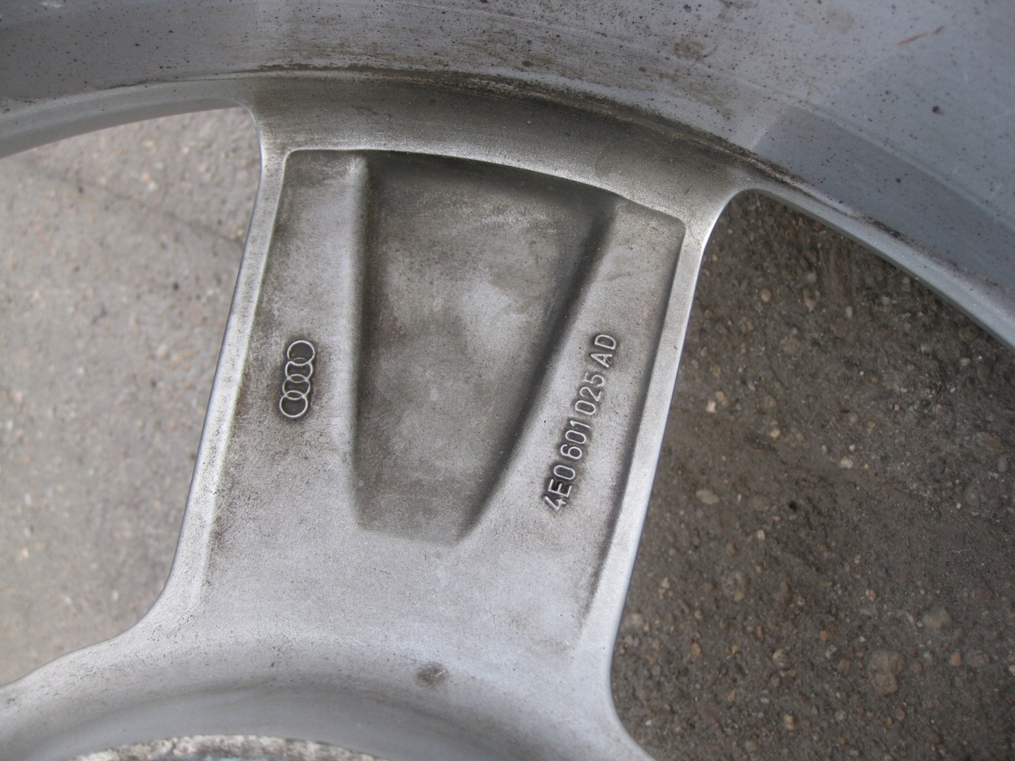 AUDI disk hliníkový 9J x19 ET44 5x112 4E0601025AD