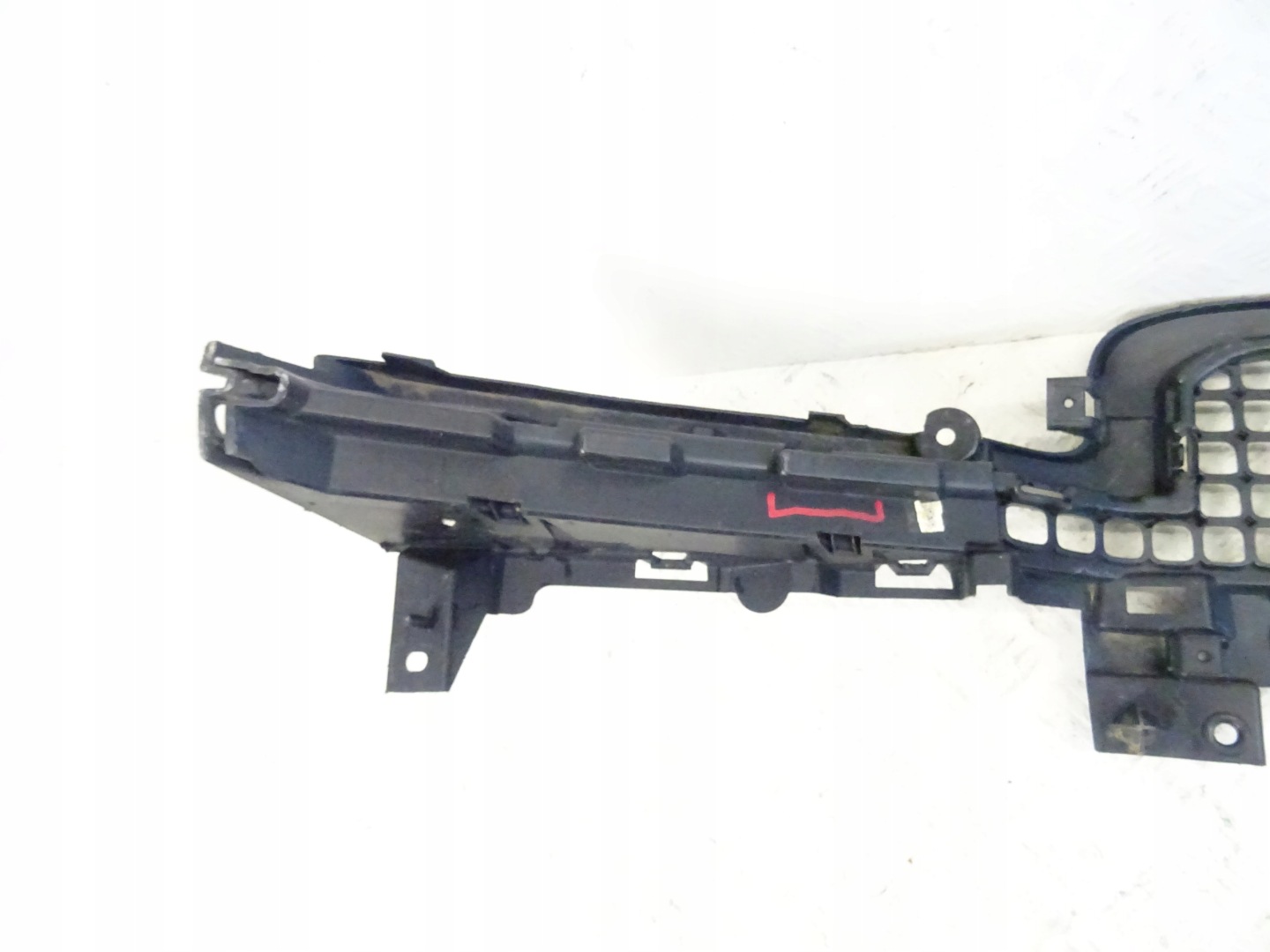 grid of a bumper front front central LAND ROVER DEFENDER L663