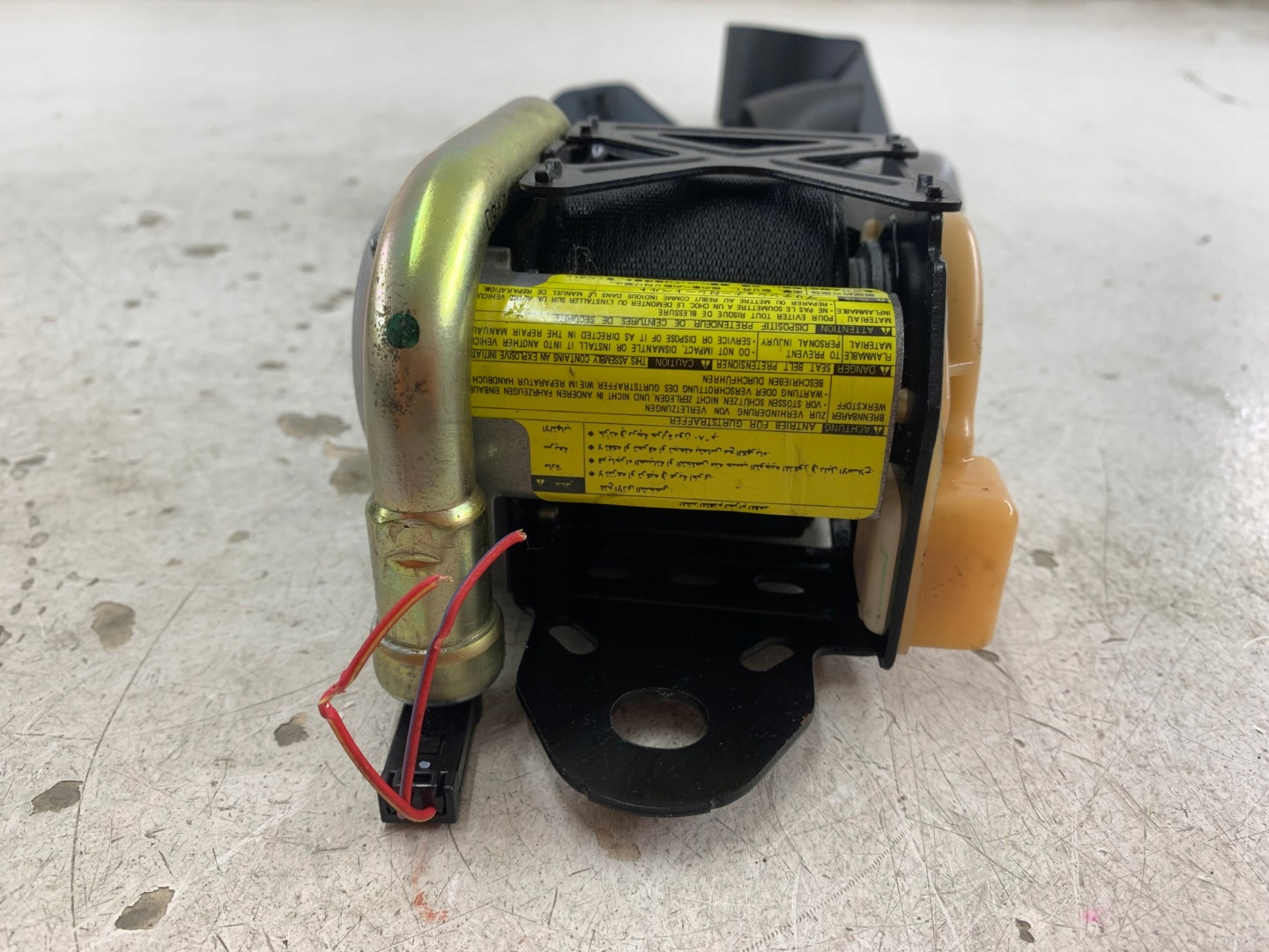 MITSUBISHI OUTLANDER and tension belt safety right front