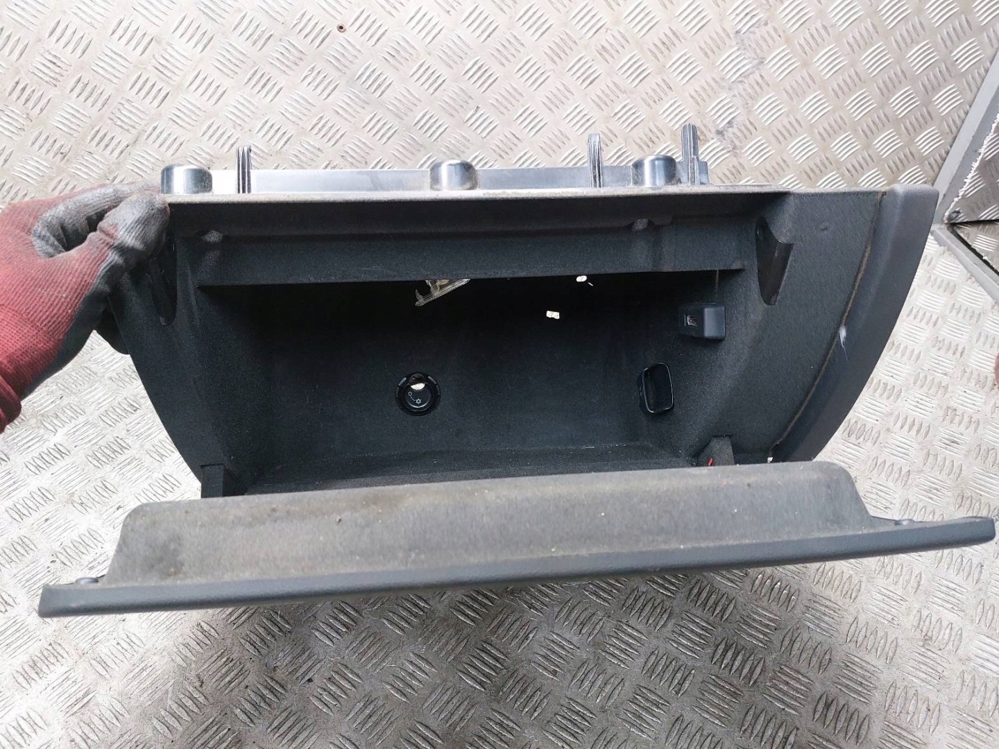 Handschuhfach des Beifahrers AUDI Q5 8R 8R1880302B