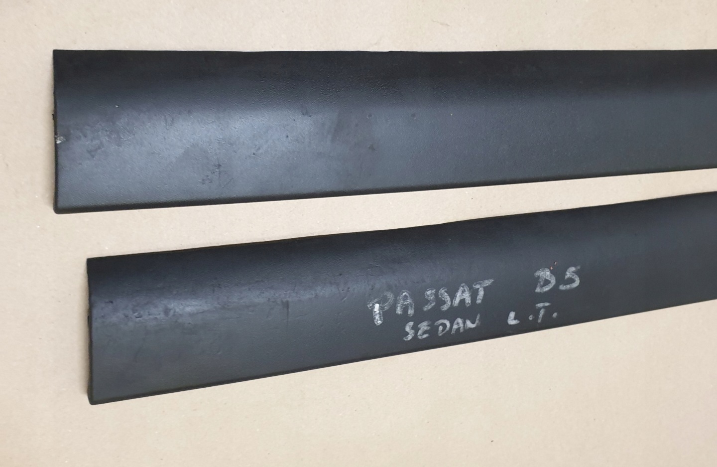 moulding door left rear part VW PASSAT B5 3B OE