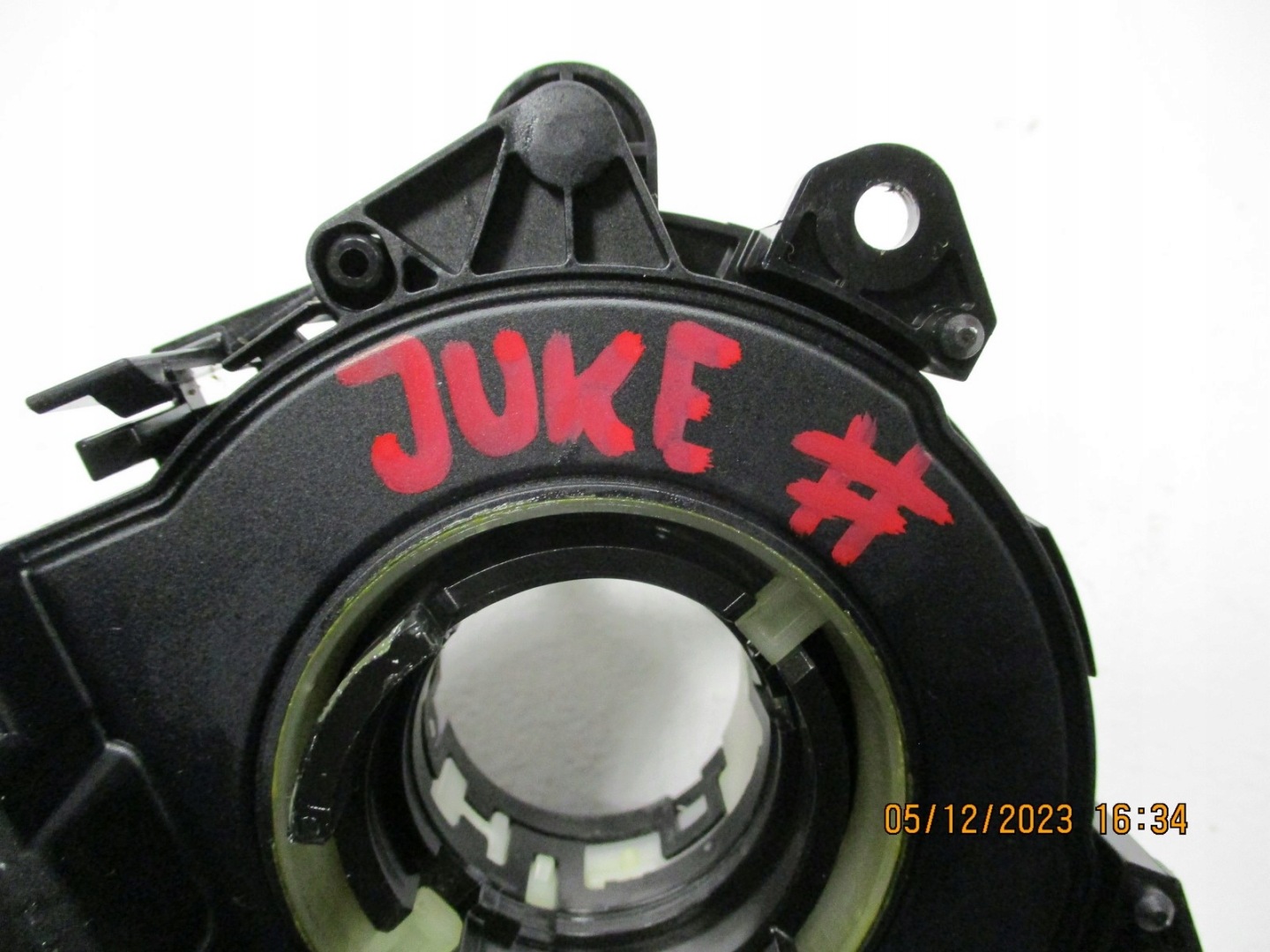 ring below steering wheel, NISSAN JUKE