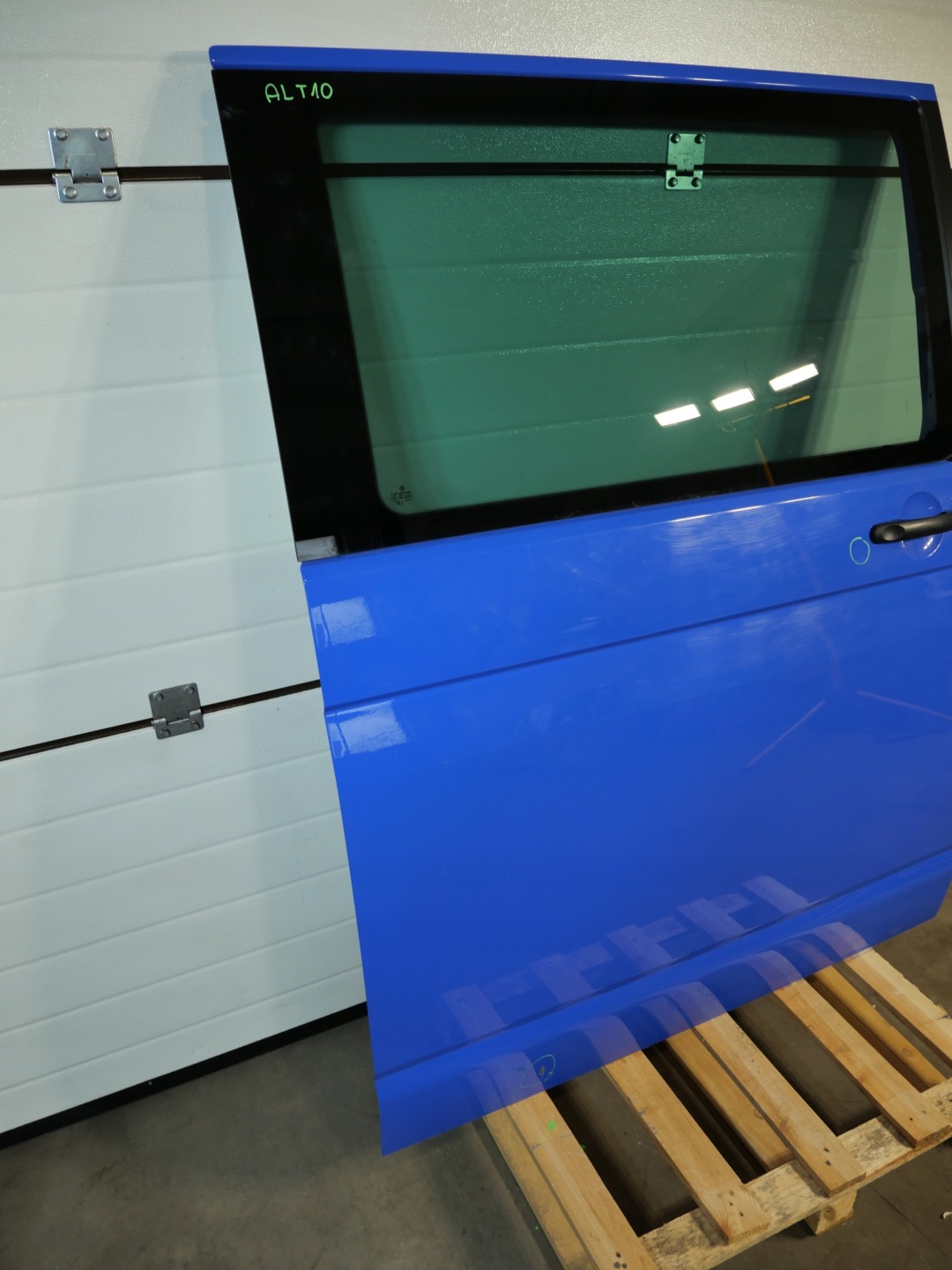 VW T6 door sliding right