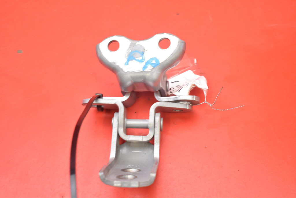 hinge hinges door right front TOYOTA YARIS CROSS 20
