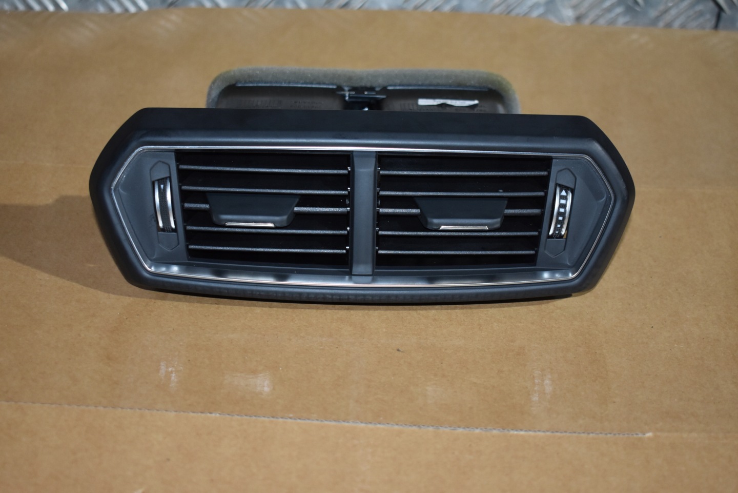 IDEALNA grid air conditioning devices rear part rear LAMBORGHINI URUS 1