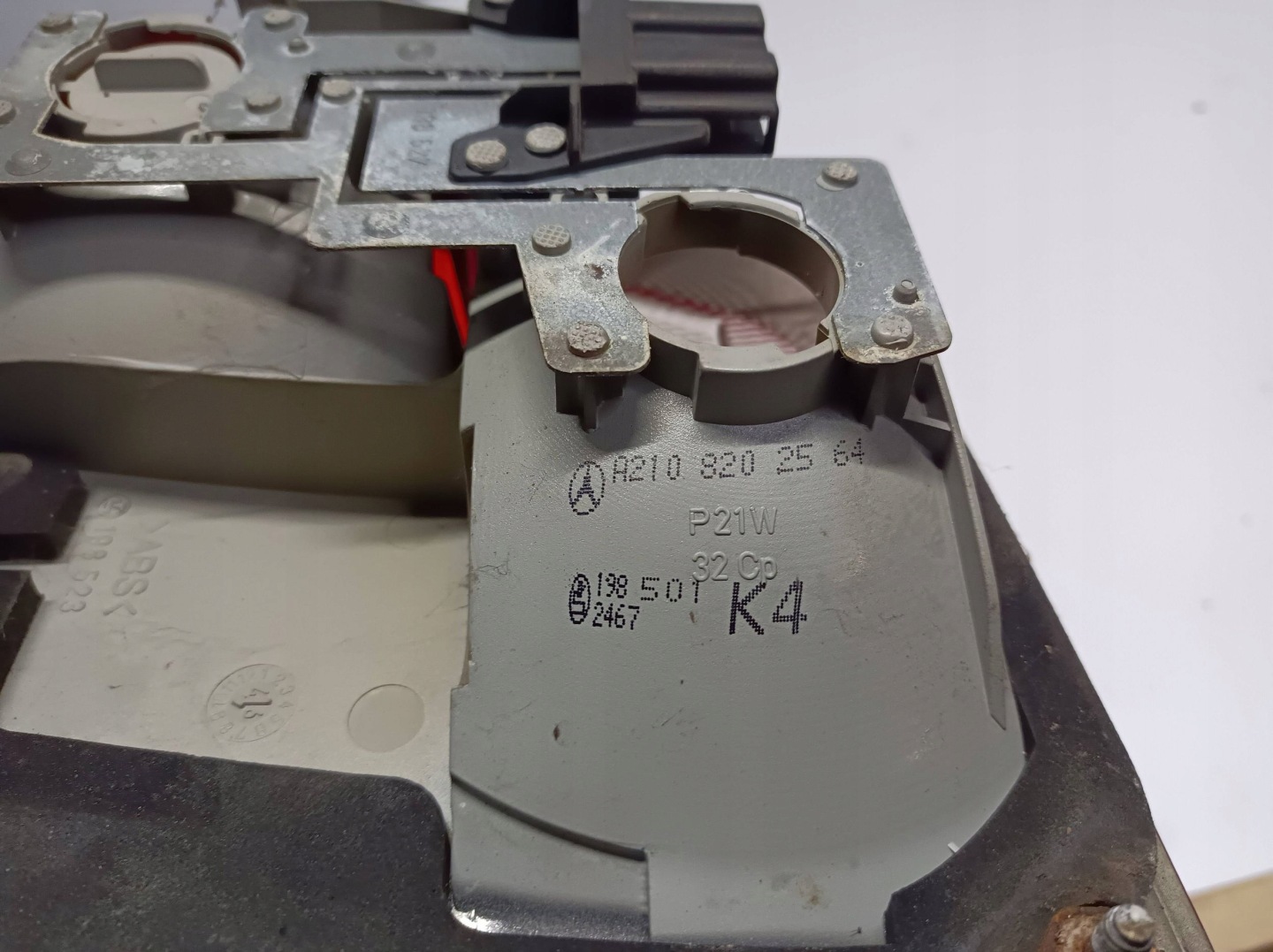 light rear right w klapie Mercedes-Benz E W210 A2108202564
