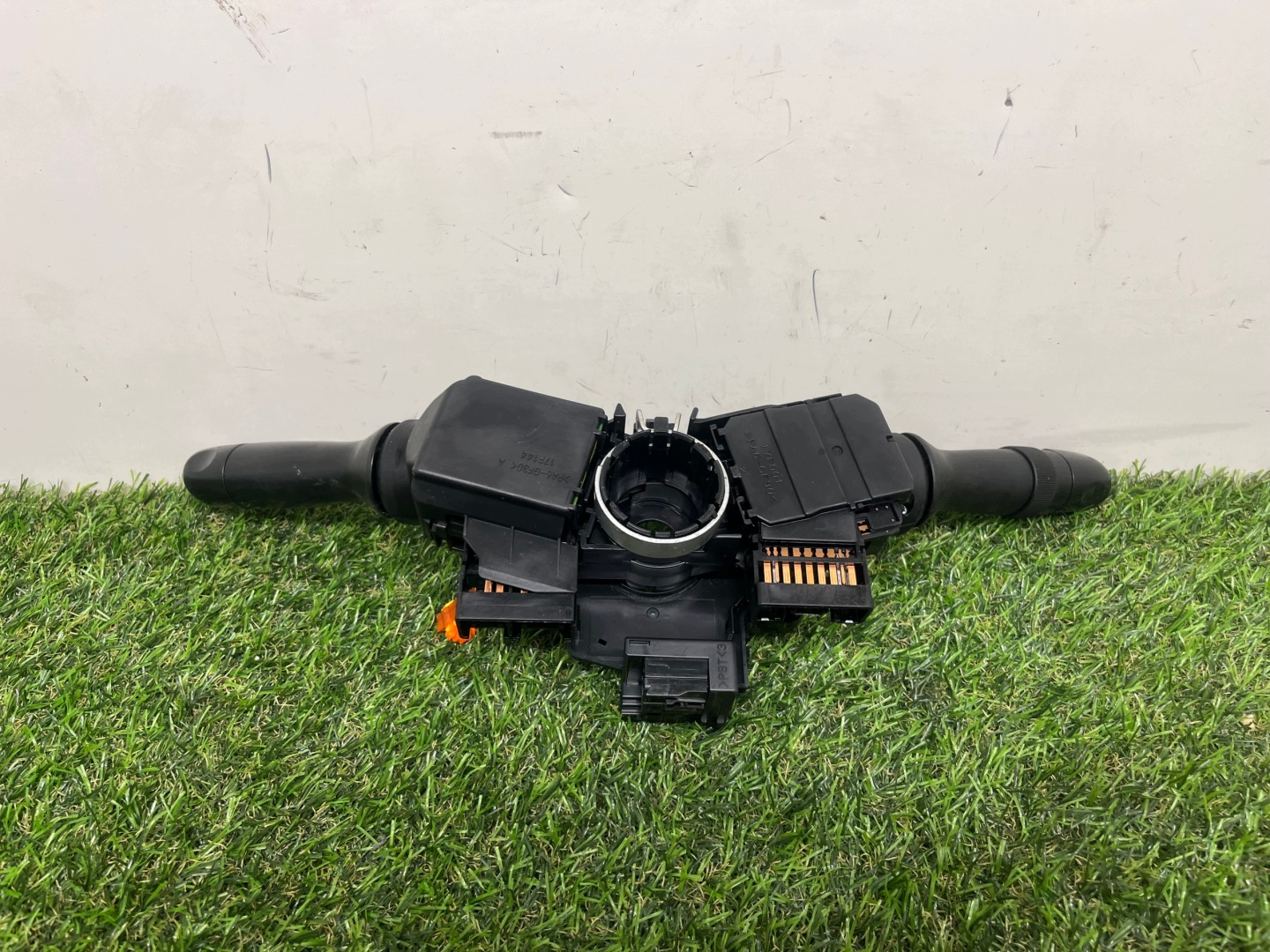 commande levier commodo sous volant TOYOTA YARIS 2 0D090-14F143