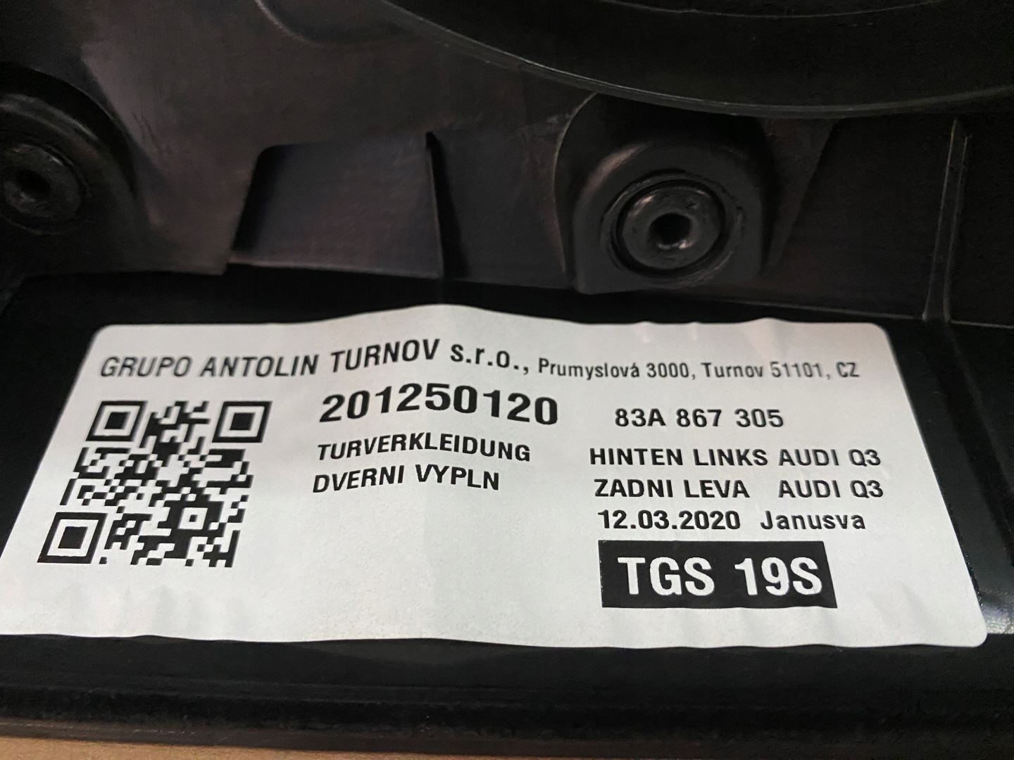AUDI Q3 83A upholstery side door left rear part leather