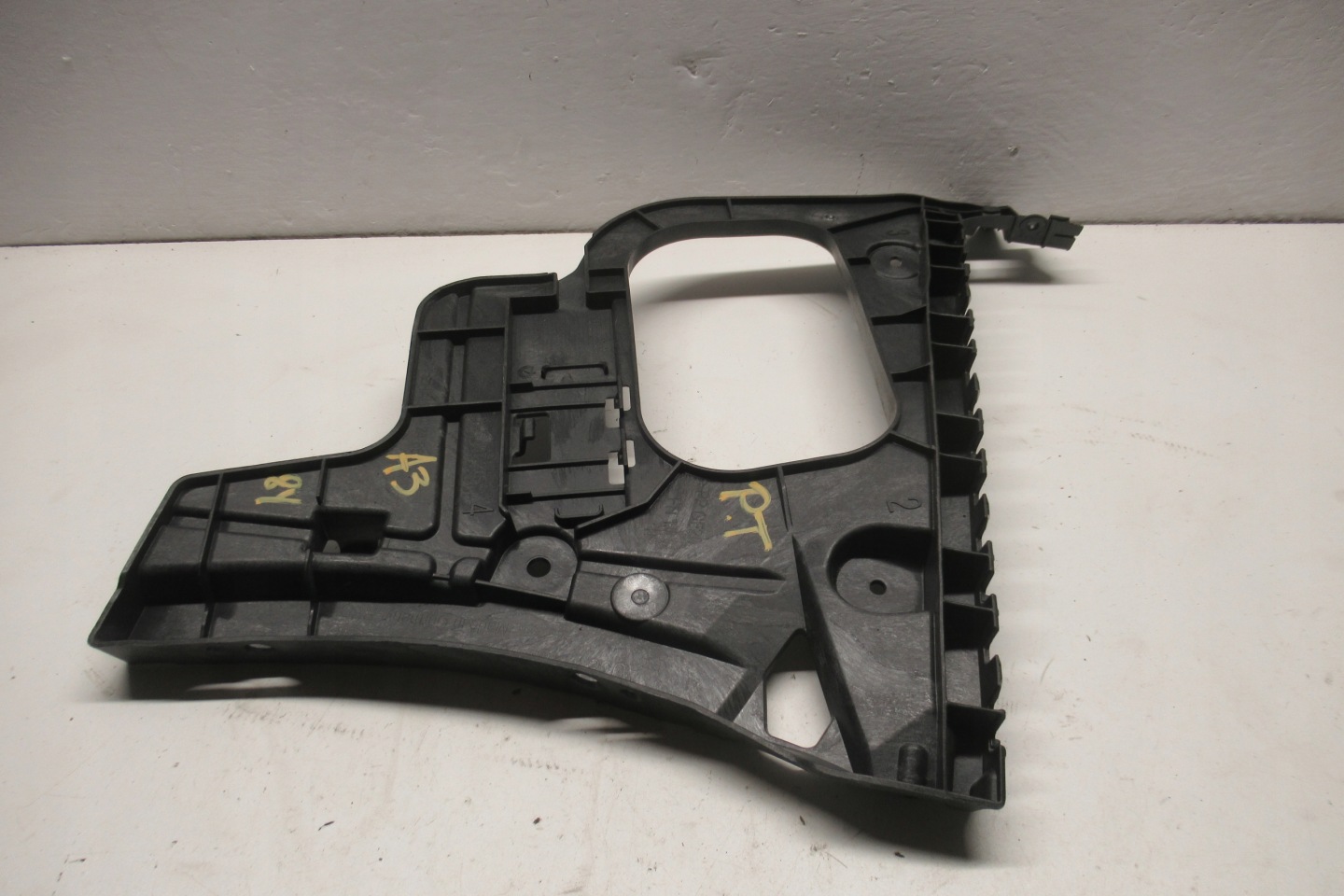 AUDI A3 8Y bumper bracket right rear part