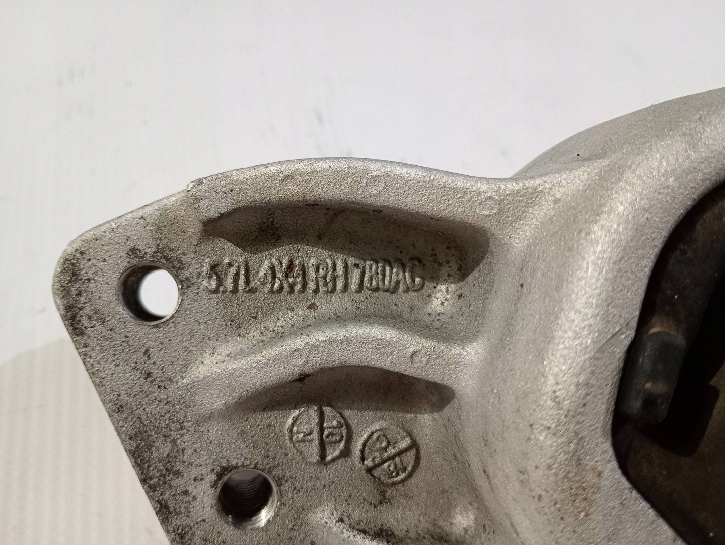 holder holder engine mount right Dodge RAM 1500 5.7 2019