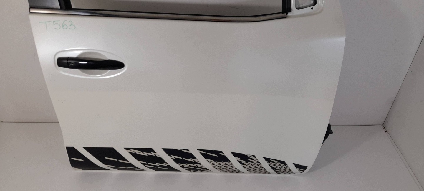 Nissan Navara D23 door front right (T563)