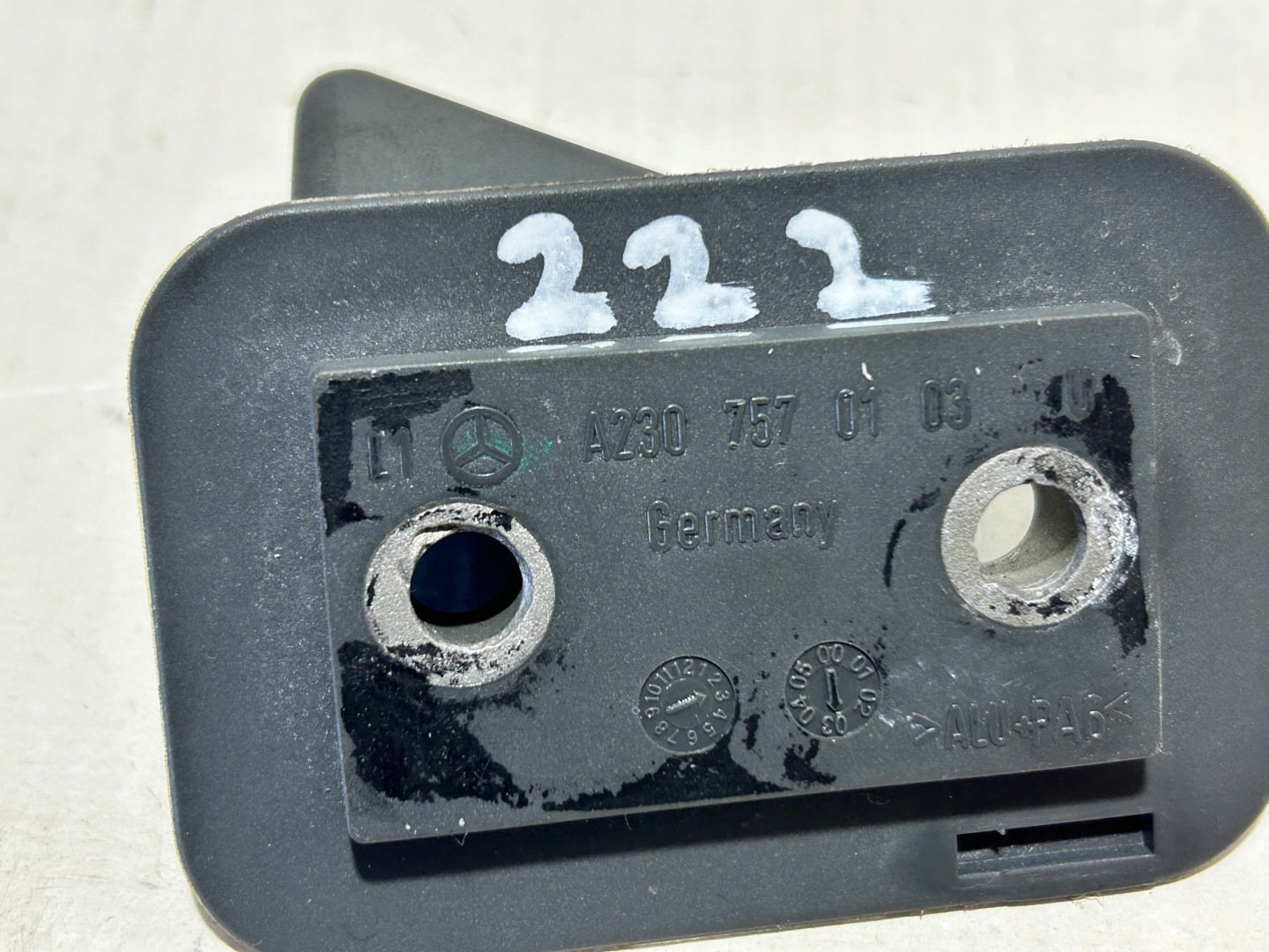 PROWADNICA tip bonnet left MERCEDES SL R230 A2307570103