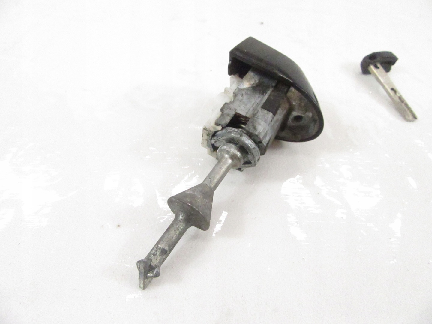 Insert de la serrure Portière Clé grot BMW 1 E87 EUROPA 668