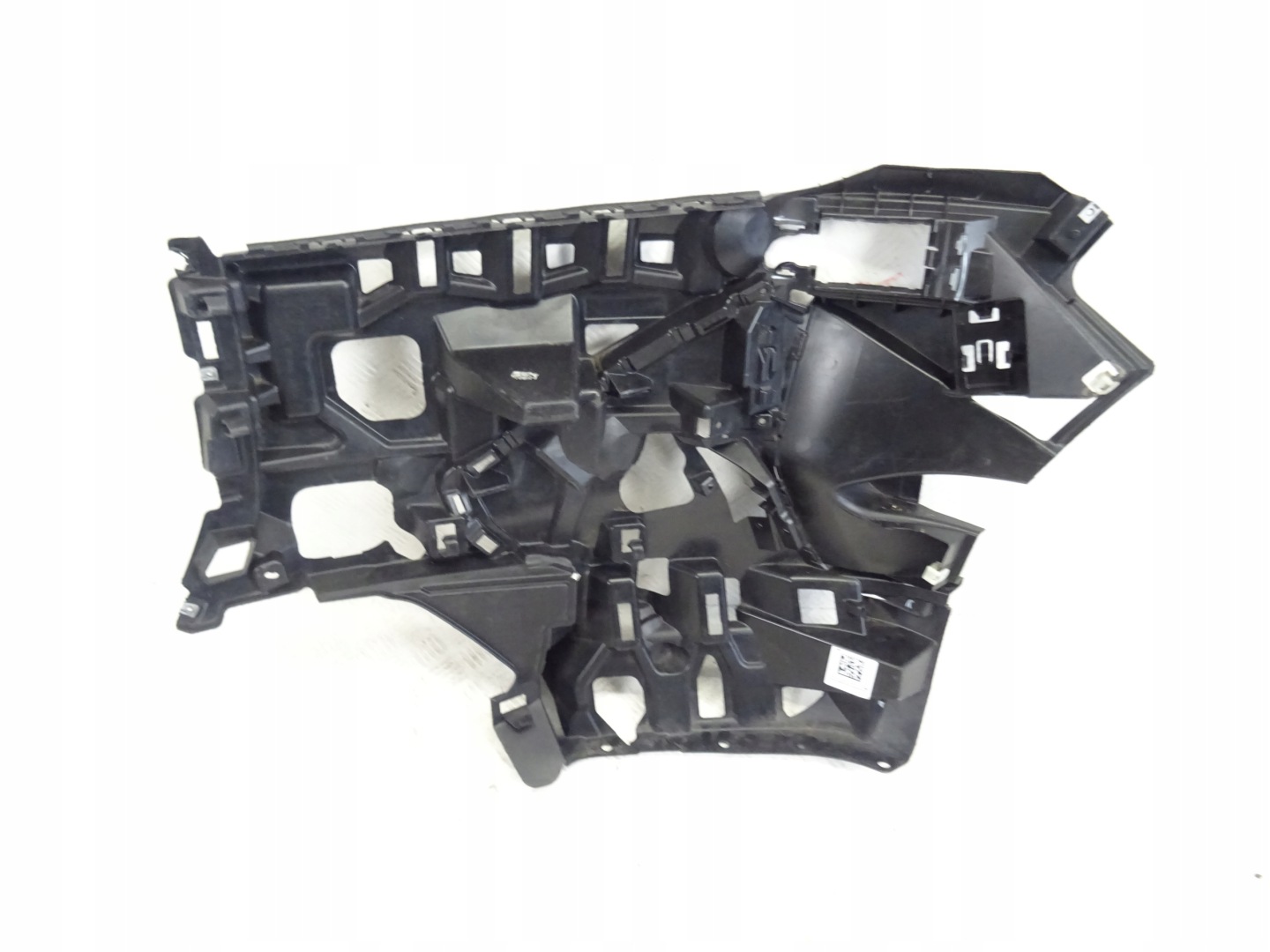 BMW IX I20 right bumper bracket front front