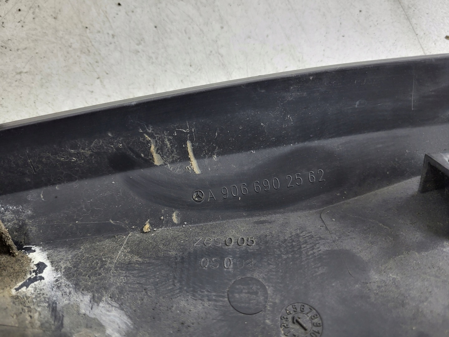 VW CRAFTER a SPRINTER 906 lišta blatníku levá předek A9066902562