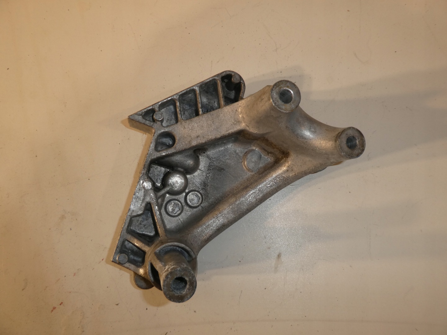 engine mount VW SEAT SKODA VW 04L199207
