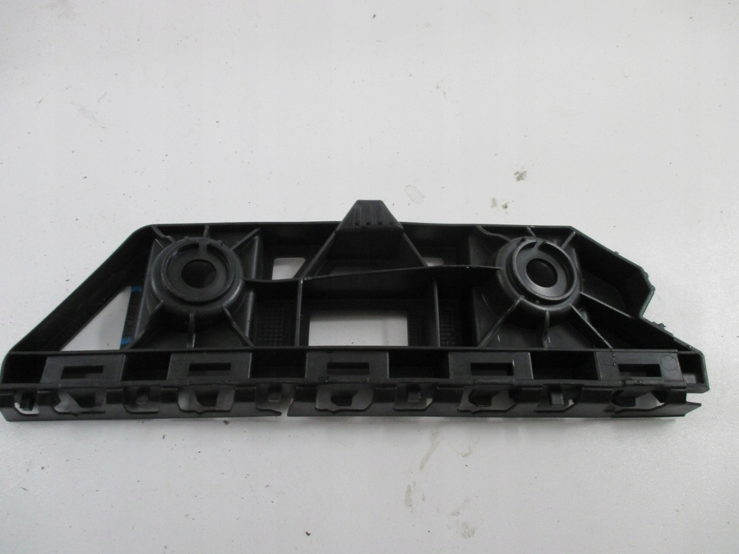držiak VW TAIGO 2G7 2G7807393 ľavý