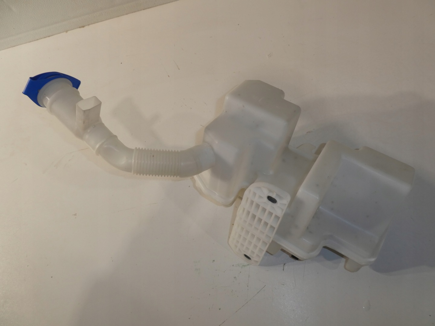 washer fluid tank 8U0955451L AUDI Q3