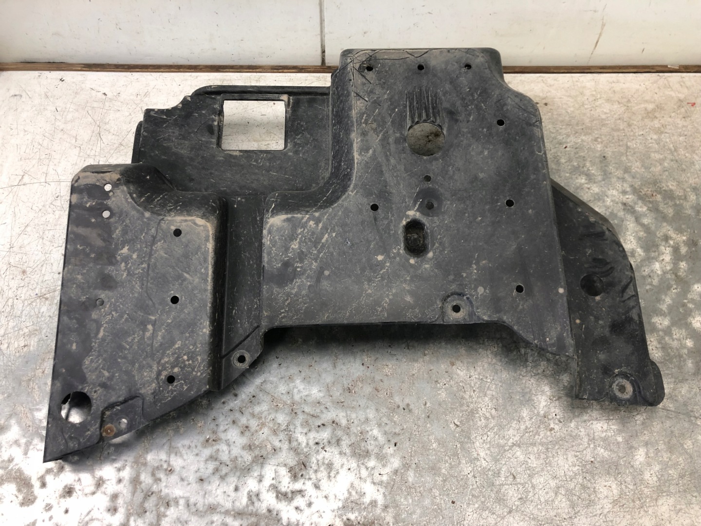 cover below engine TOYOTA AURIS and 58398-02030