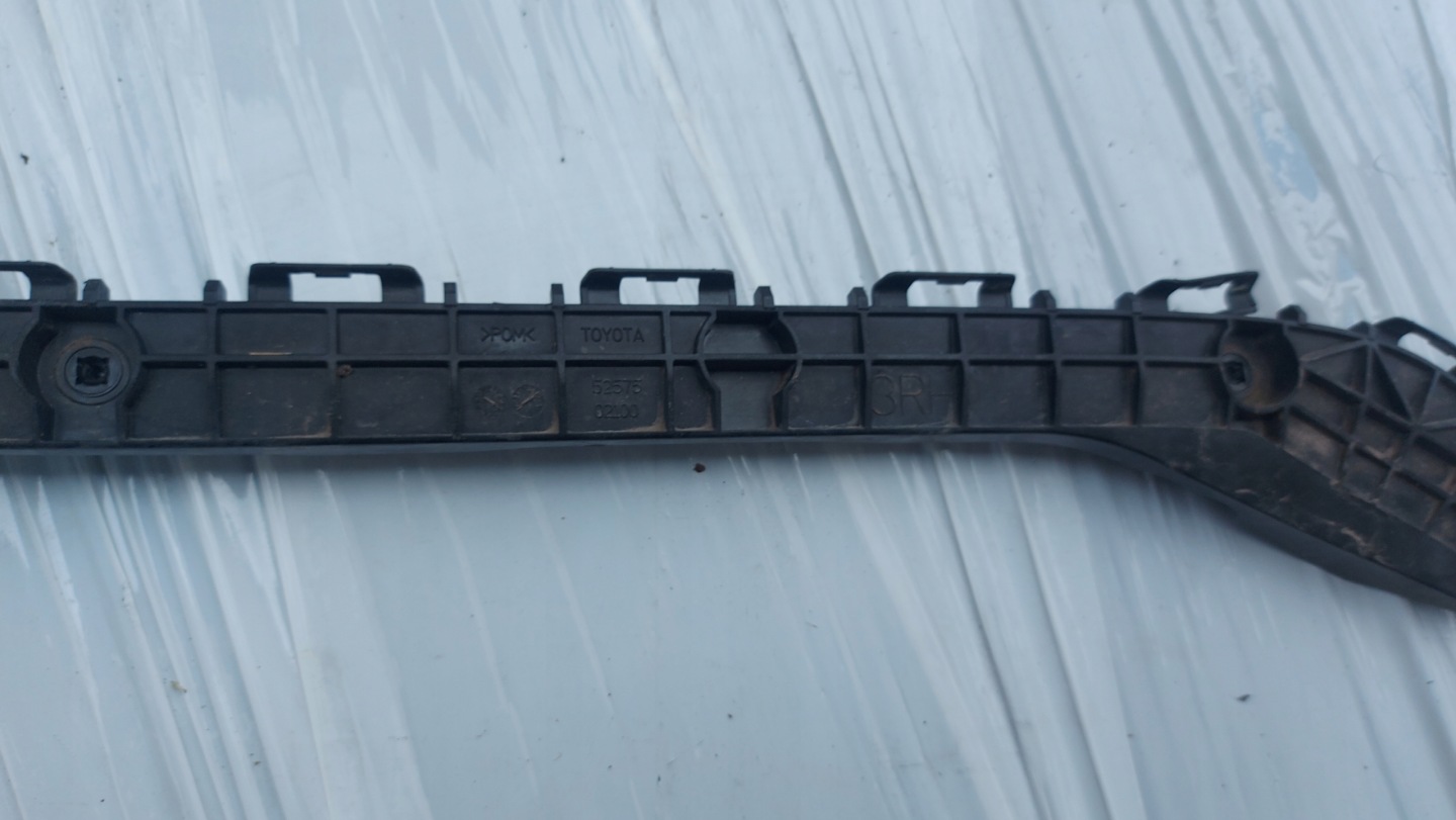 bumper bracket right rear part TOYOTA AURIS II KOMBI 12