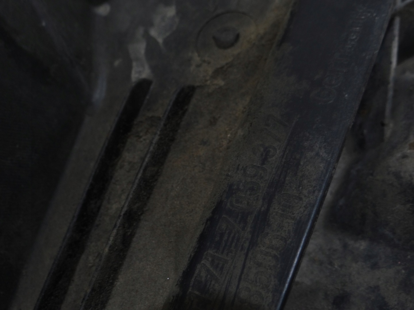 BMW E91 M PAKIET mudguard left front 7059377