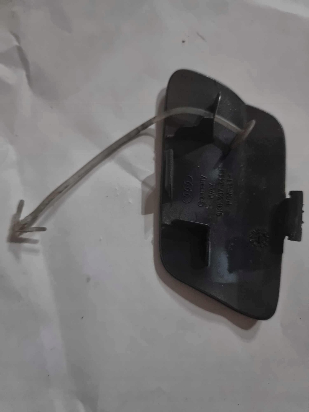 AUDI RS4 8K0 B8 -> Abschleppöse der Stoßstange vorne 8K0807241F